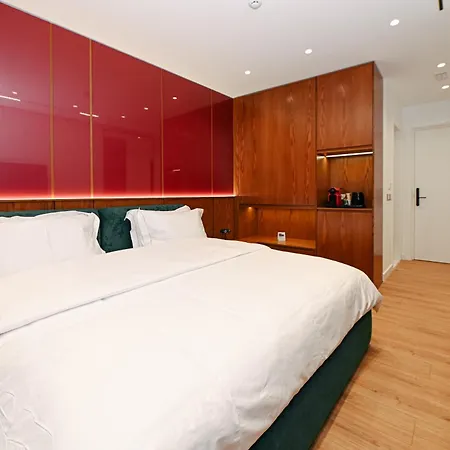 Wilson On The Bllok Hotel *