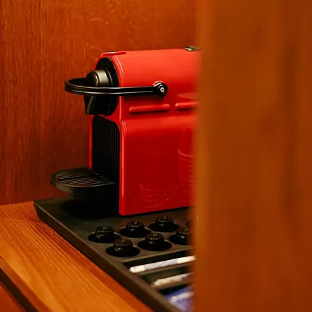 Wilson On The Bllok Hotel *