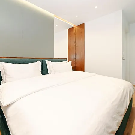 Wilson On The Bllok Otel Tiran