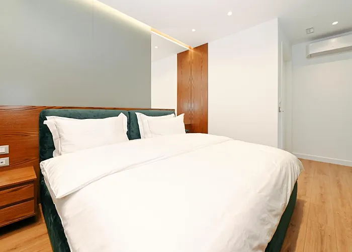 Wilson On The Bllok Hotel Tirana